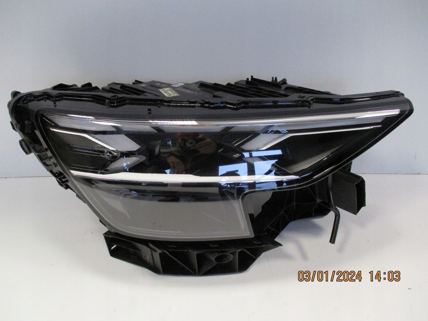 LAMPA PRAWA AUDI Q8 4M8 LASER 4M8941086