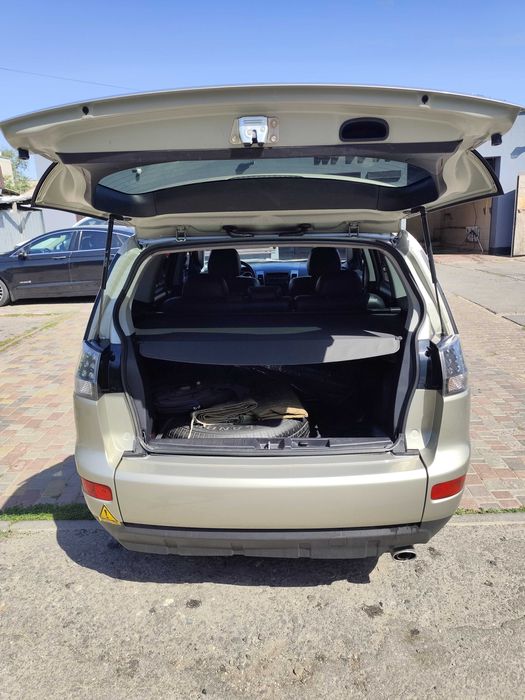 Продам  Mitsubishi OUTLANDER XL