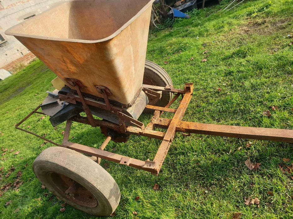 Rozsiewacz  nawozu Kos