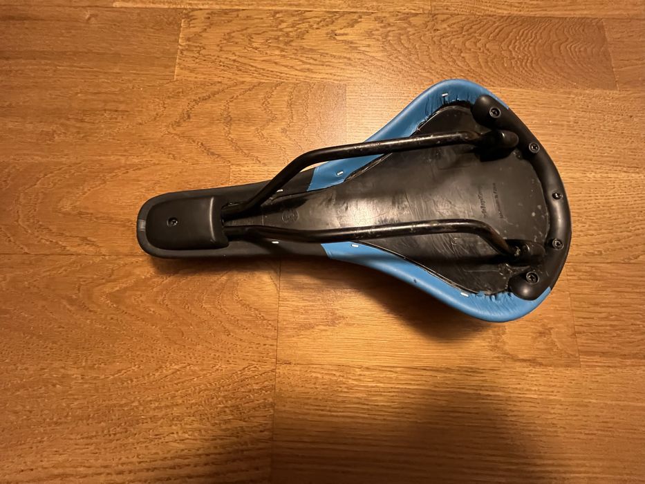 продам сідло cube