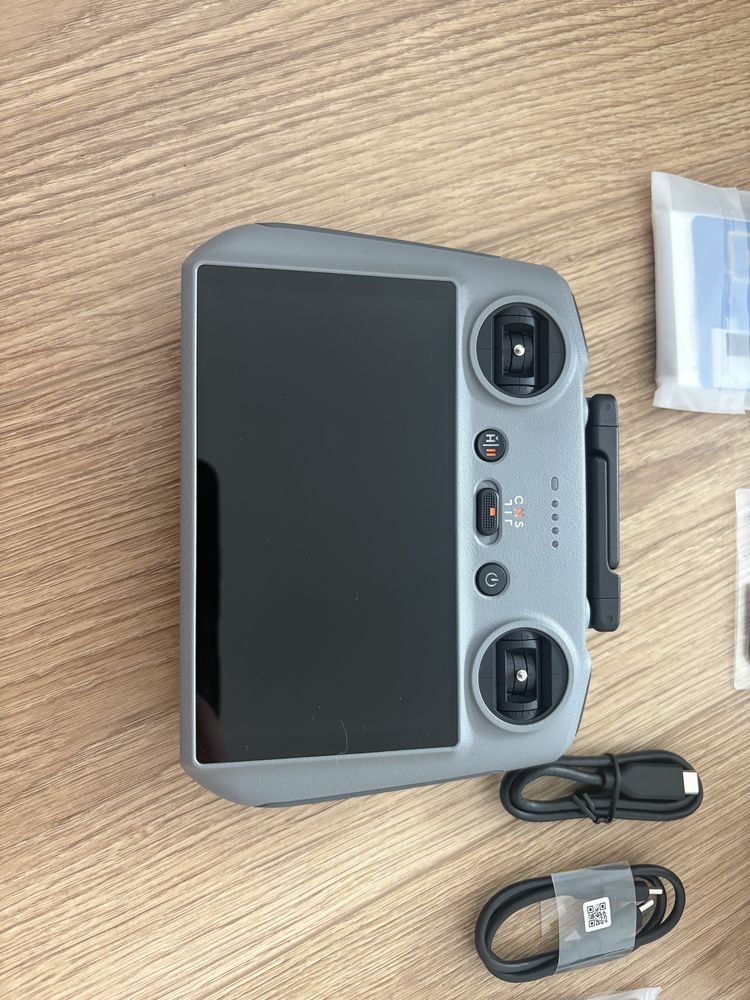 DJI Mini 4 Pro Fly More Combo - jak nowy, gwarancja