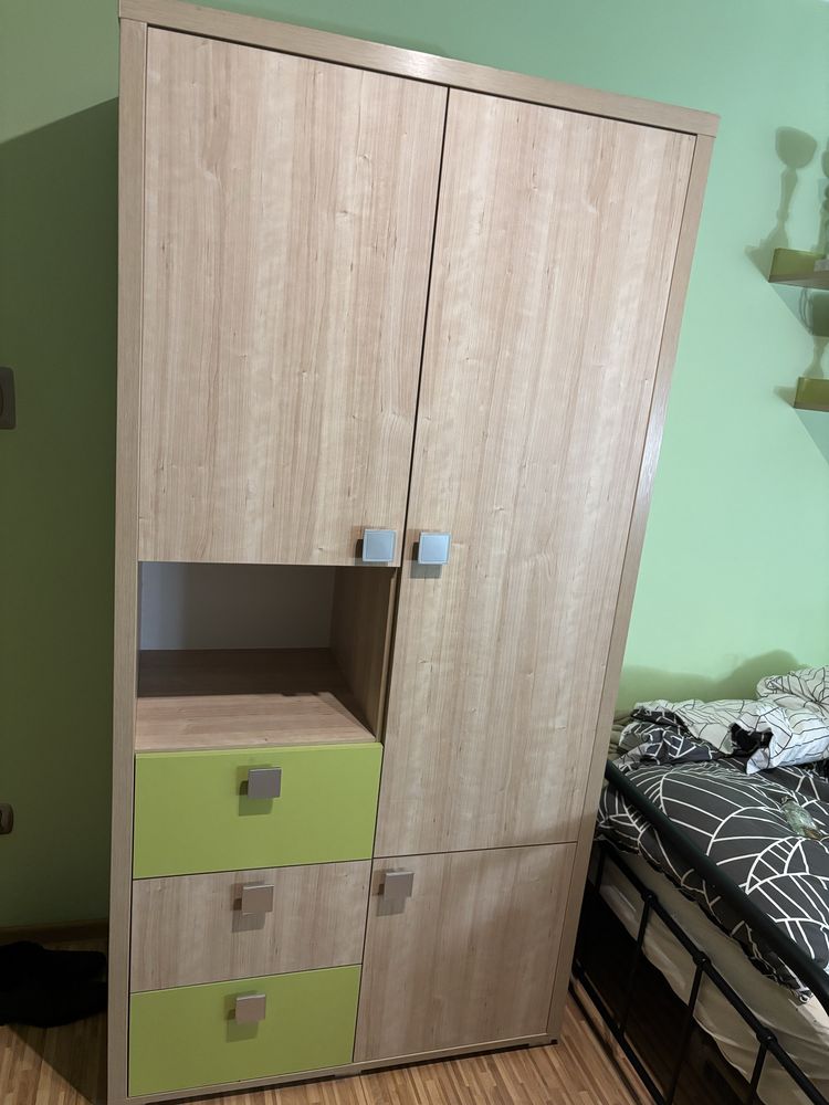 Zestaw mebli dla dziecka - Jasny dąb z elementami zieleni