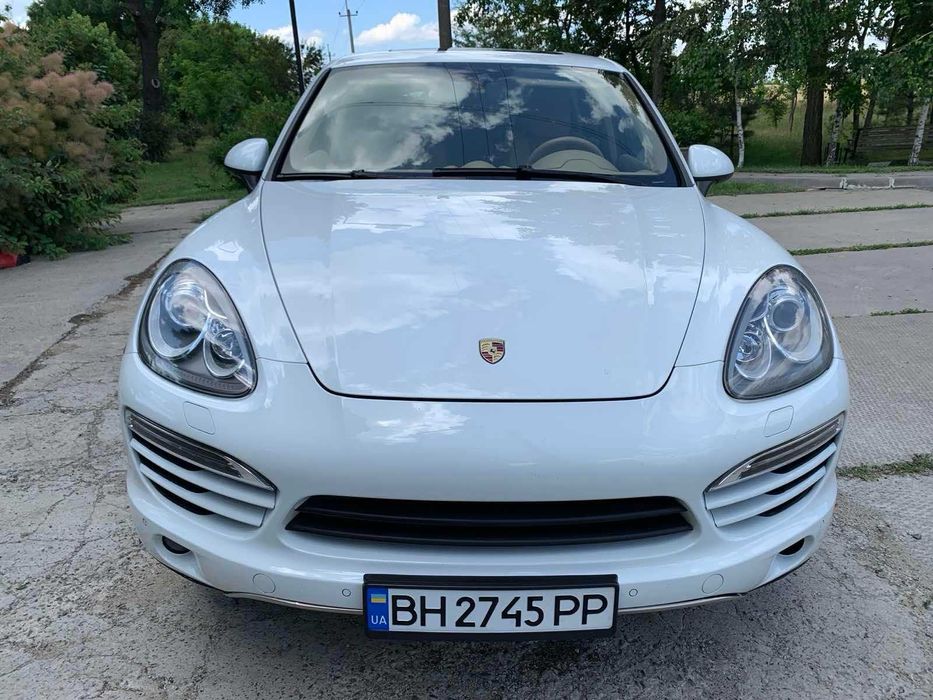 Porche Hybrid спорткар.