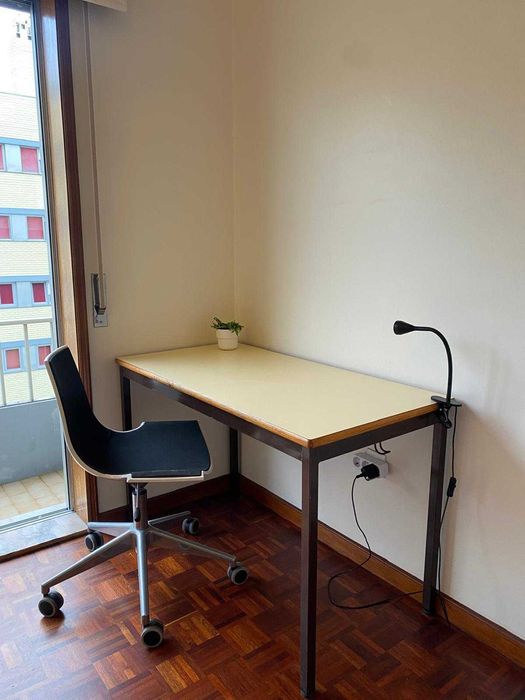 Alugo QUARTO (otima luz) Matosinhos (ao Hospital Pedro Hispano)