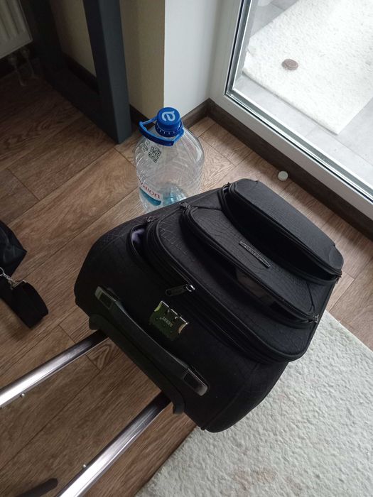 Продам вализу! Чемодан средний до 50см