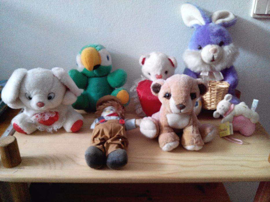 bonecas e peluches