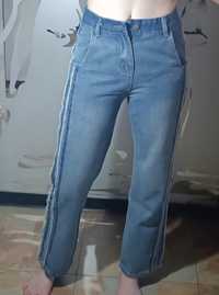 сині жіночі джинси