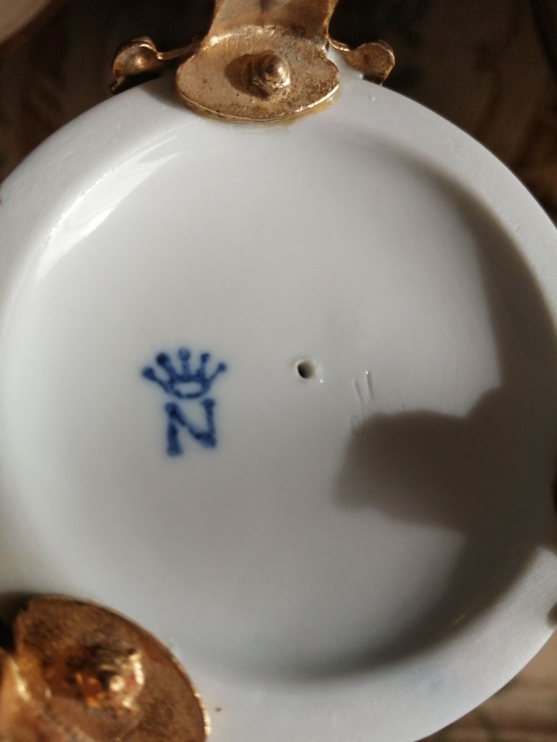 Lindo par de figuras em porcelana europeia impecável