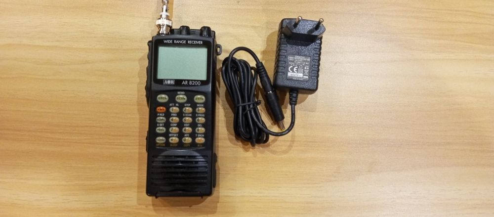Сканирующий радиоприемник AR8200