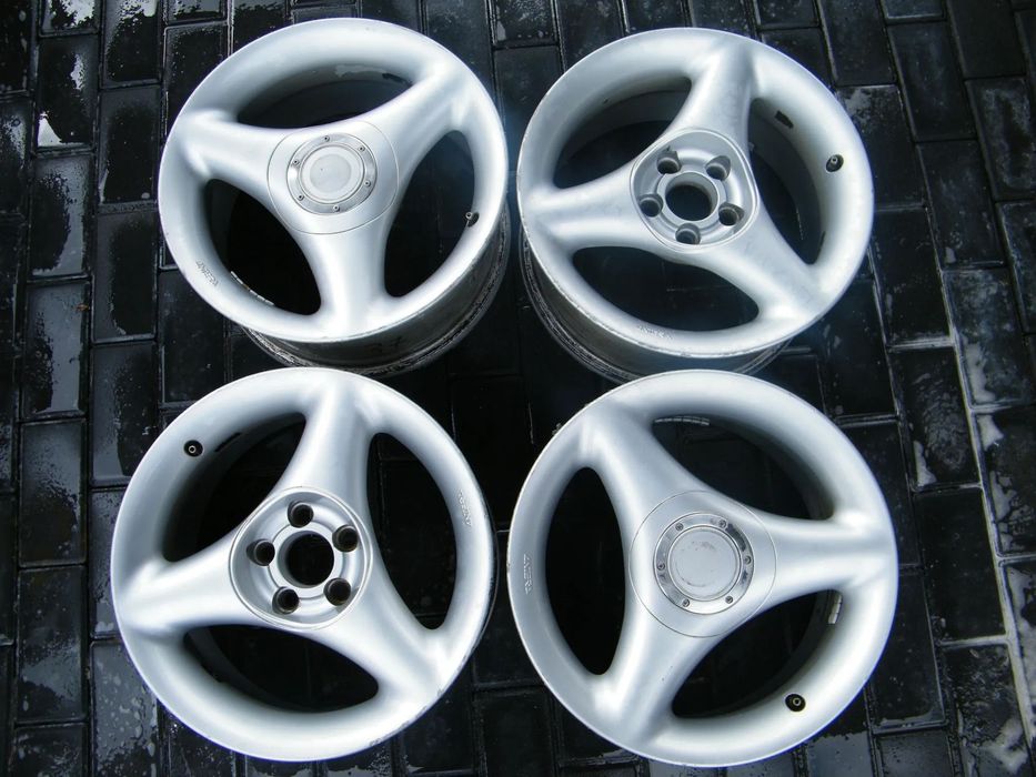 Felgi aluminiowe alufelgi komplet 5x100 ET30 / 7J x 15 otwór 57