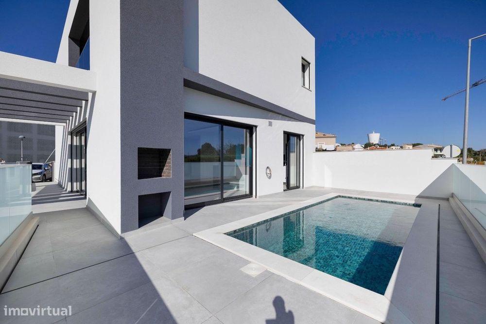 Moradia V3+1, c/ piscina e garagem - M.G