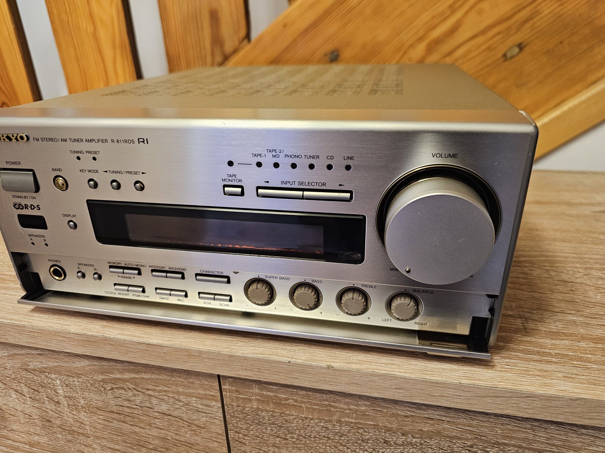 Amplituner Onkyo R-811RDS sprawny