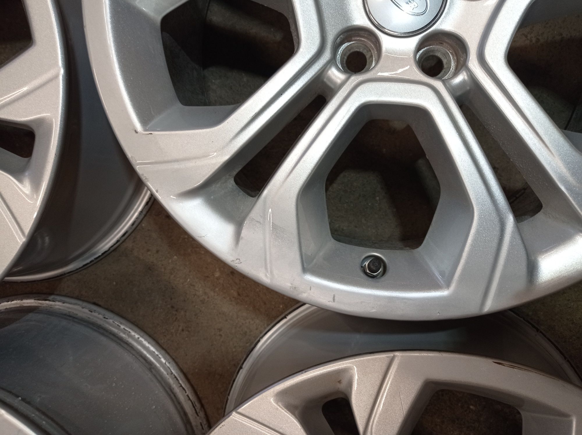 Felgi aluminiowe 8Jx18 et45 5x108 Land Rover+ czujniki