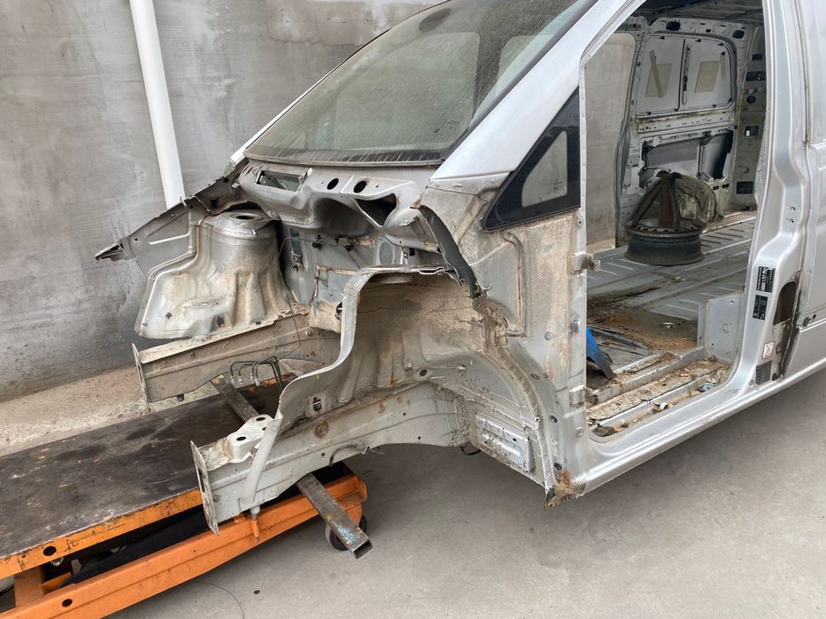 Кузов Віто 639 порезка кузова Mercedes Vito W639 четверть лонжерон