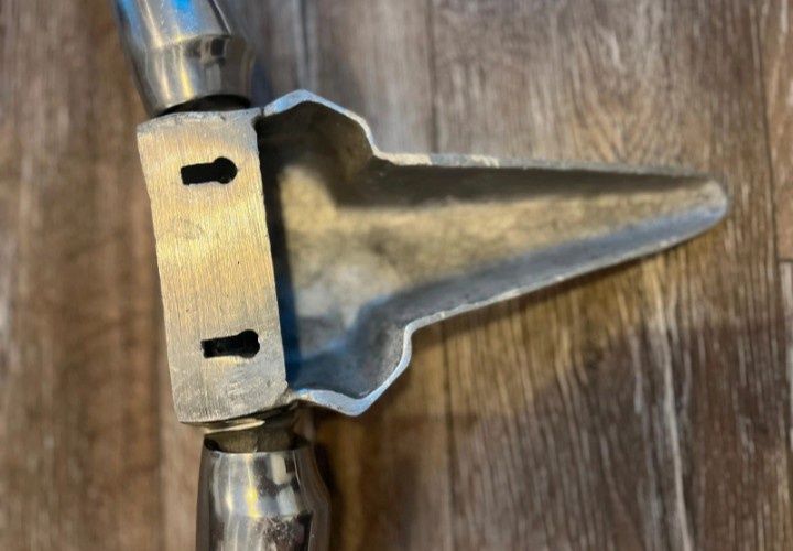 Stylowy metalowy wieszak