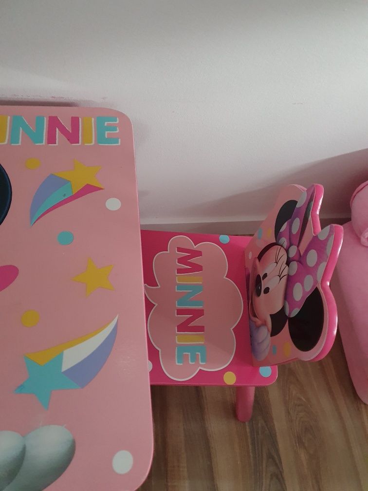 Mesa da Minnie com 2 cadeiras