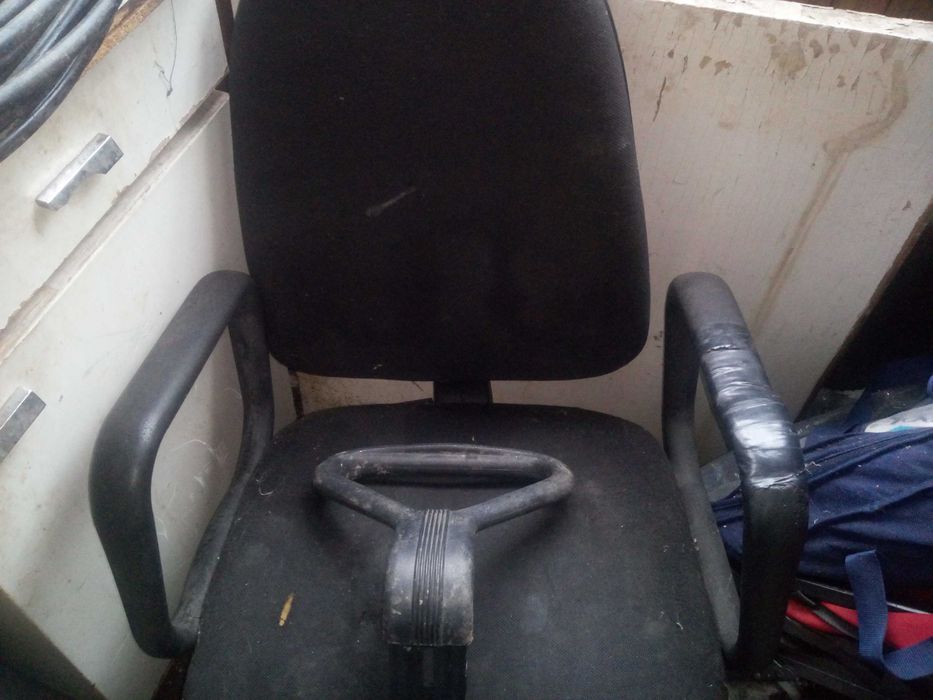 Компьюторний стул на востоновления ілі на запчасті.Дуже Дешево!