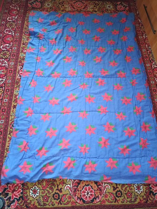 Продам одеяла 140*195  два шерстяные и два на синтепоне