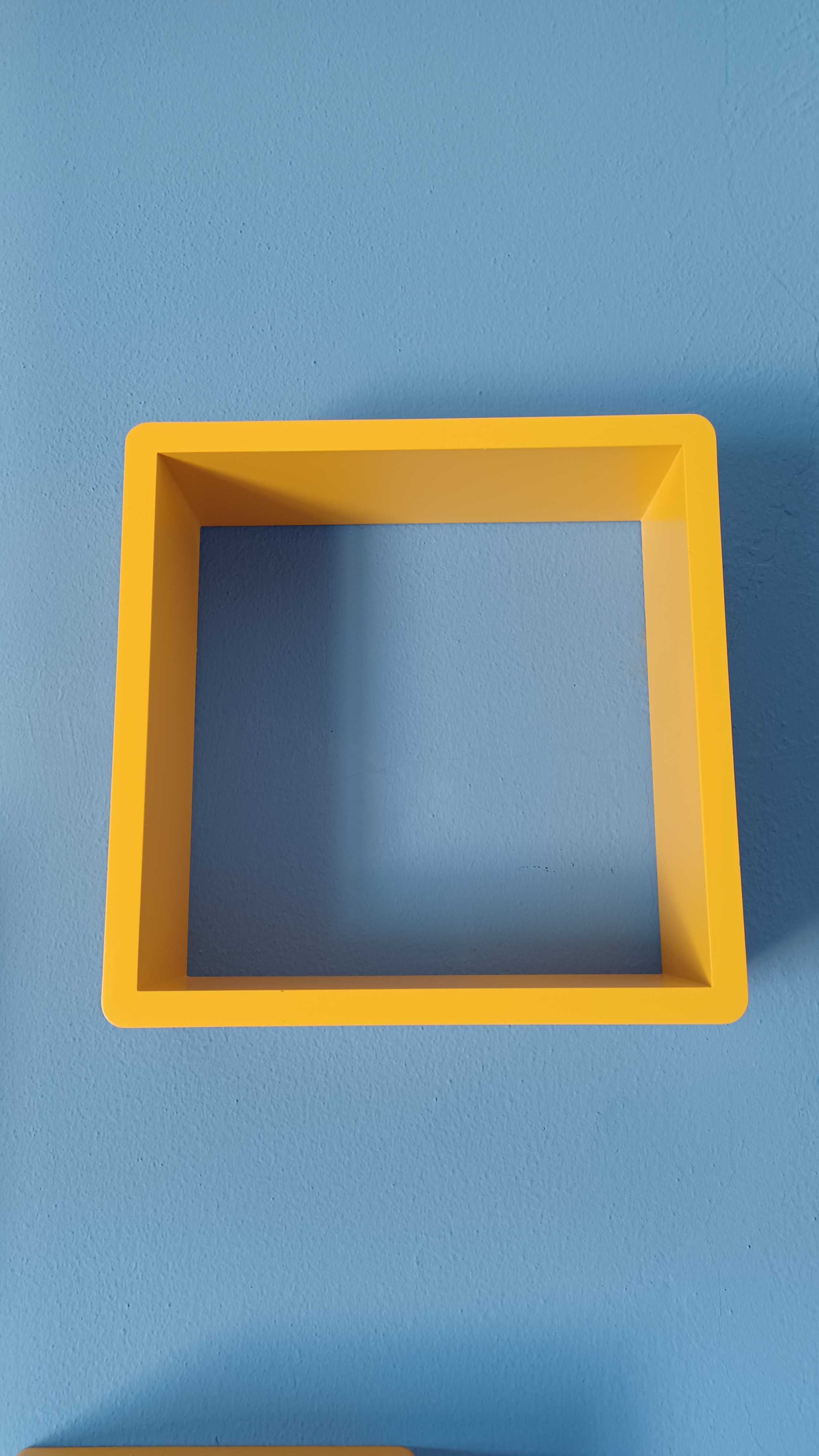 Conjunto  de 3 cubos amarelo  para parede- em otimo estado