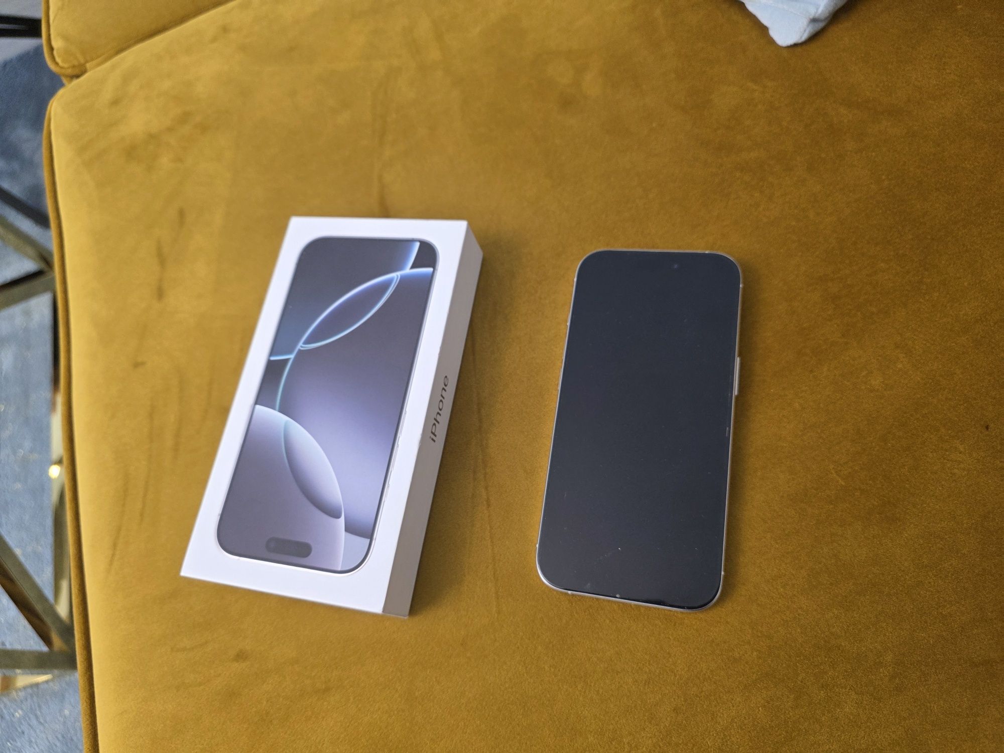 Iphon 16 pro jak nowy 100% wydajnosci baterii folia żelowa faktura