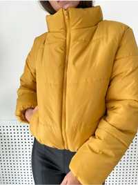 Демисезонная куртка жёлтого цвета