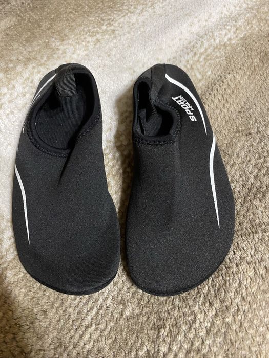 Взуття в басейн аквашузи