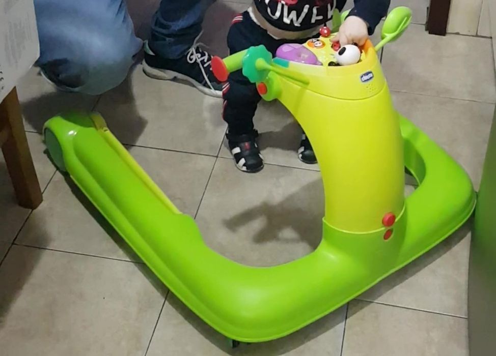 Andarilho evolutivo da Chicco, começa com Andarilho,