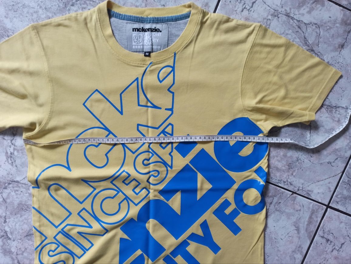 T shirt żółty z gumowym nadrukiem. McKenzie.