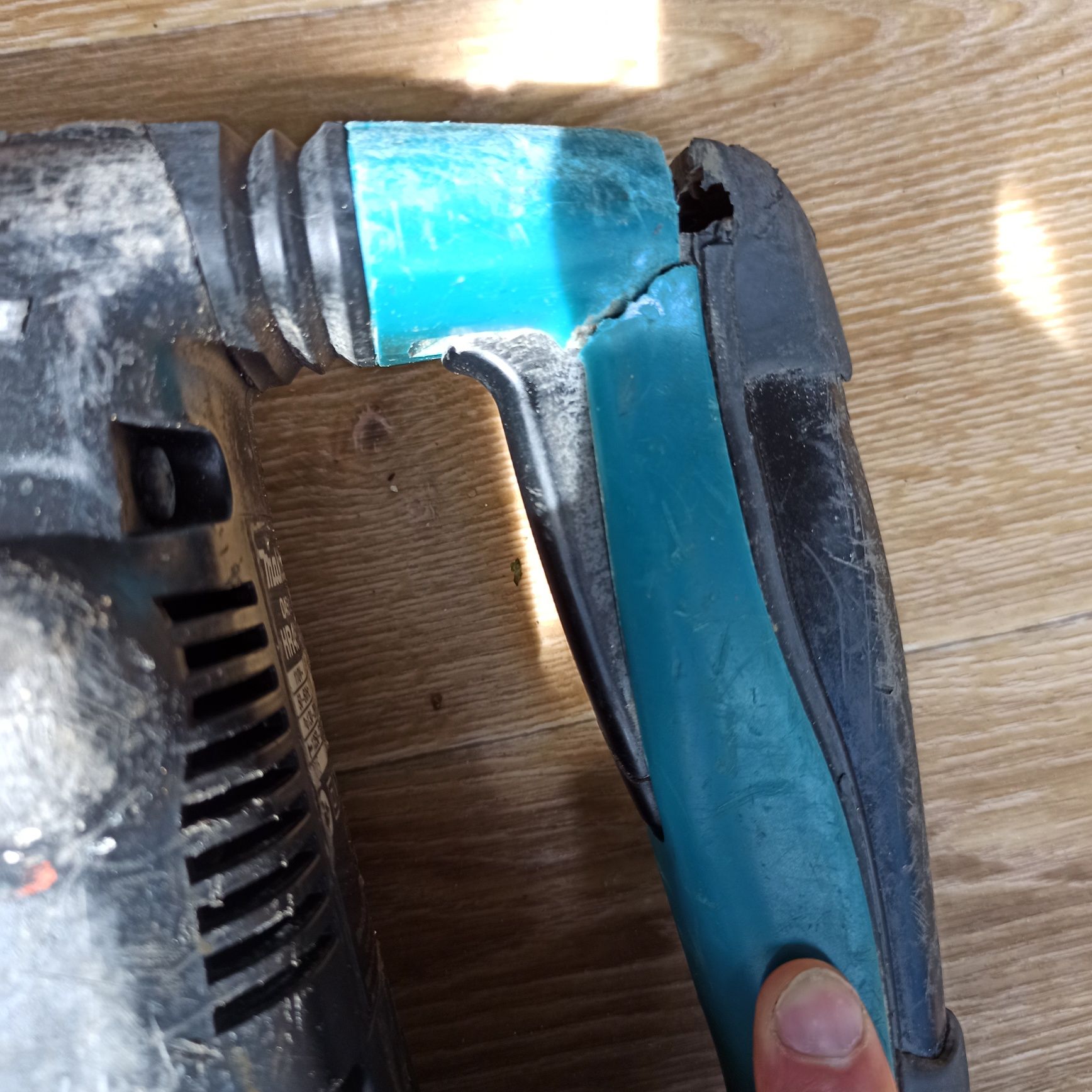 Młot udarowo obrotowy do kucia MAKITA HR4511C 9,4J 110V 1350W SDS-MAX
