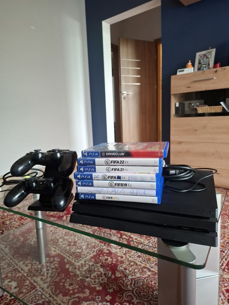 Ps4 pro 1 TB sprzedam