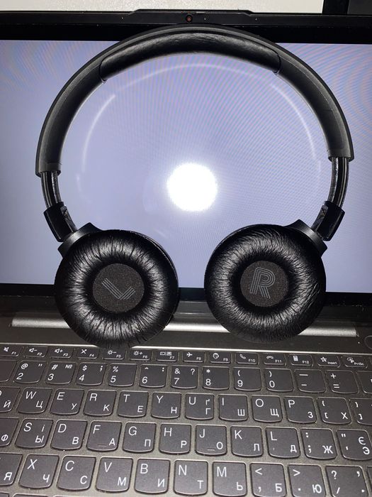 Продам наушники JBL Tune520BT Black читайте описания