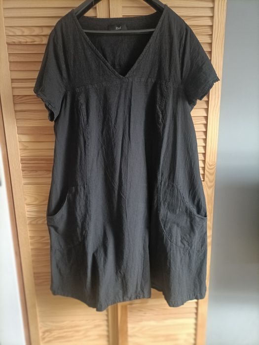 Duża czarna sukienka