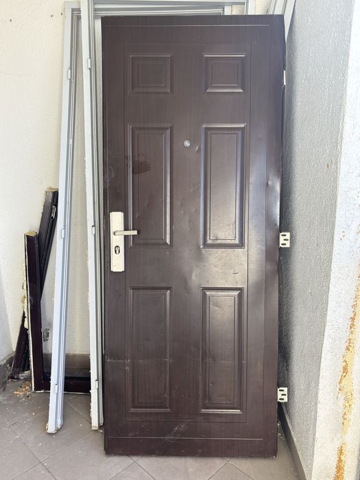 Oddam drzwi wewnatrzklatkowe zewnetrzne lewe