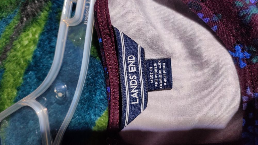 Bordowa sukienka w kwiaty