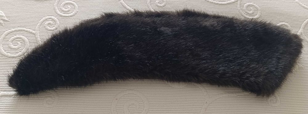 Gola de peles, castanha,  em Astraçã, forrada, para vestido ou casaco