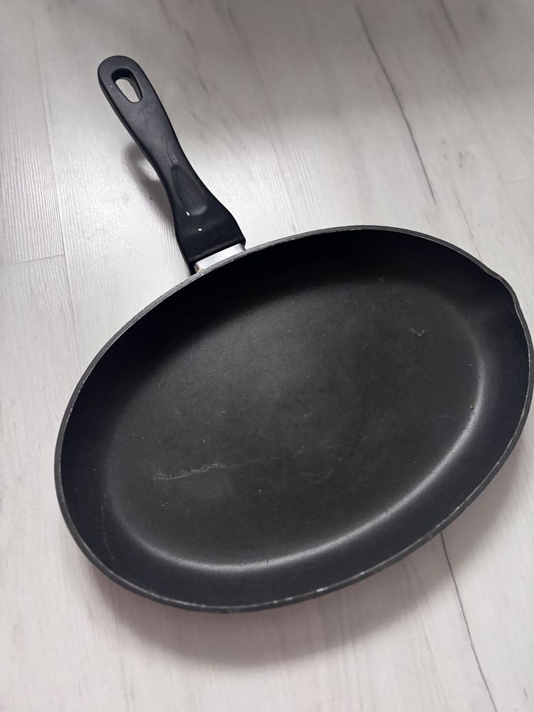 Patelnia 35x23 cm