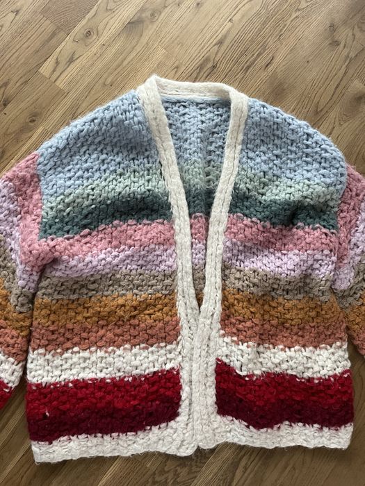 Sweter robiony na drutach L