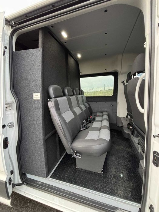 2b.rent - Wypożyczalnia busów VW Crafter Brygadówka 6 osób Automat
