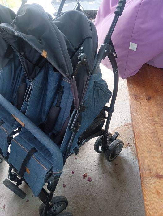 Коляска для двійні