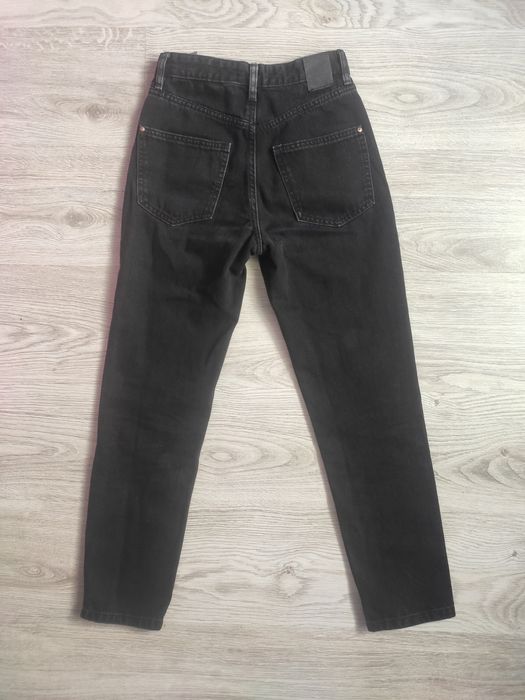 Czarne jeansy mom fit Sinsay