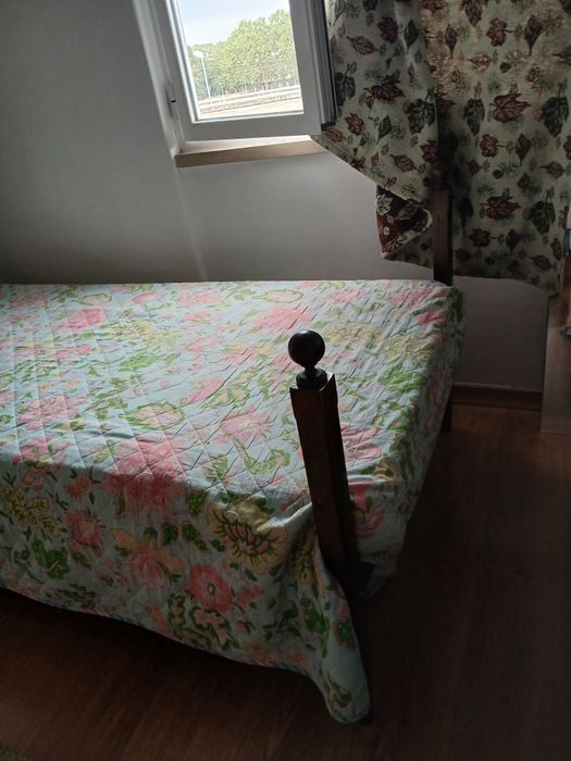 Cama de solteiro com colchão