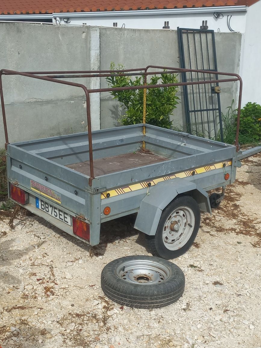 Atrelado com armação e toldo Sorel