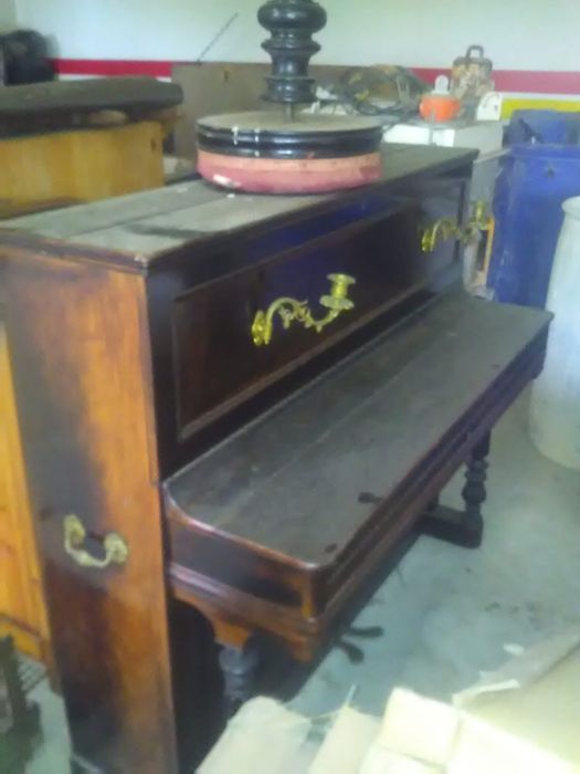 Piano Aucher muito antigo