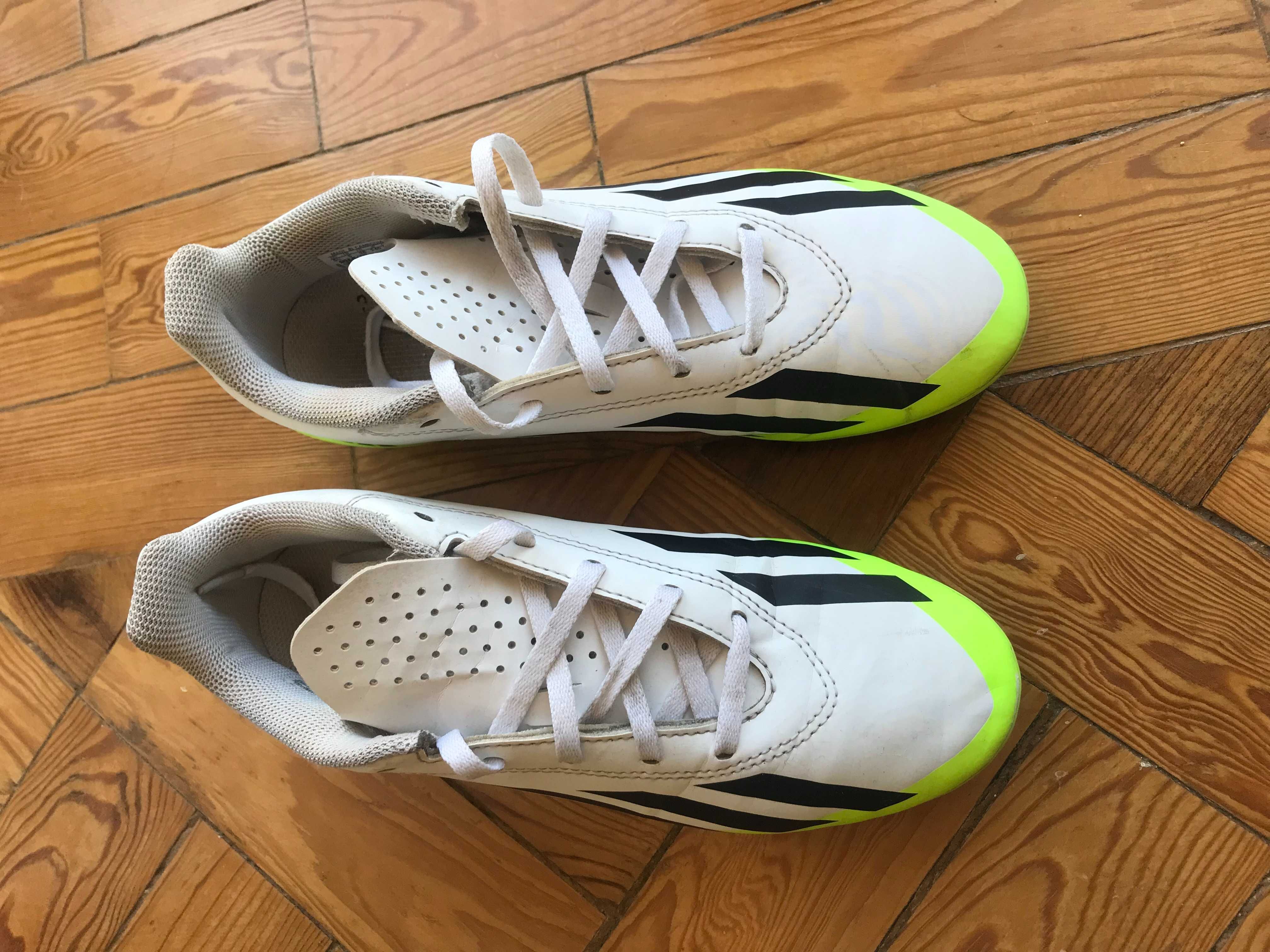 Chuteiras Adidas com pitons (Piso firme) 38