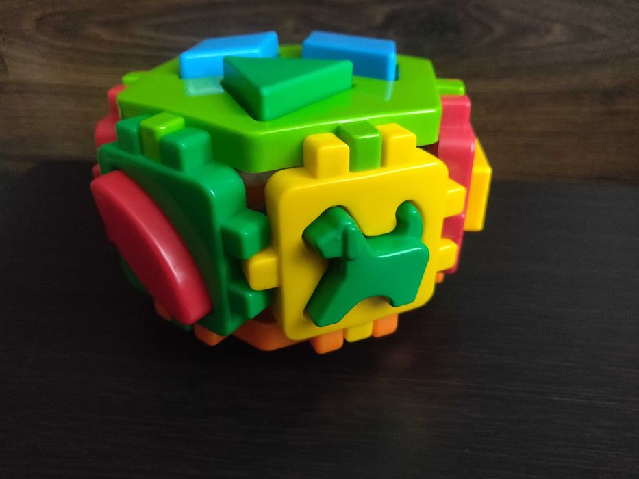 Сортер-шестиугольник с геометричными фигурами