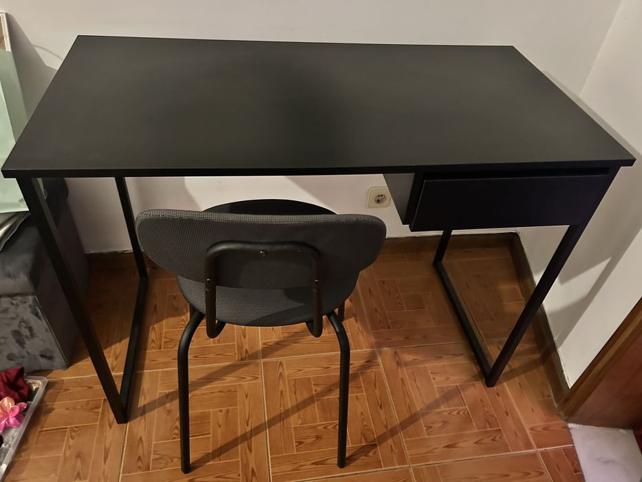 Conjunto secretaria e cadeira