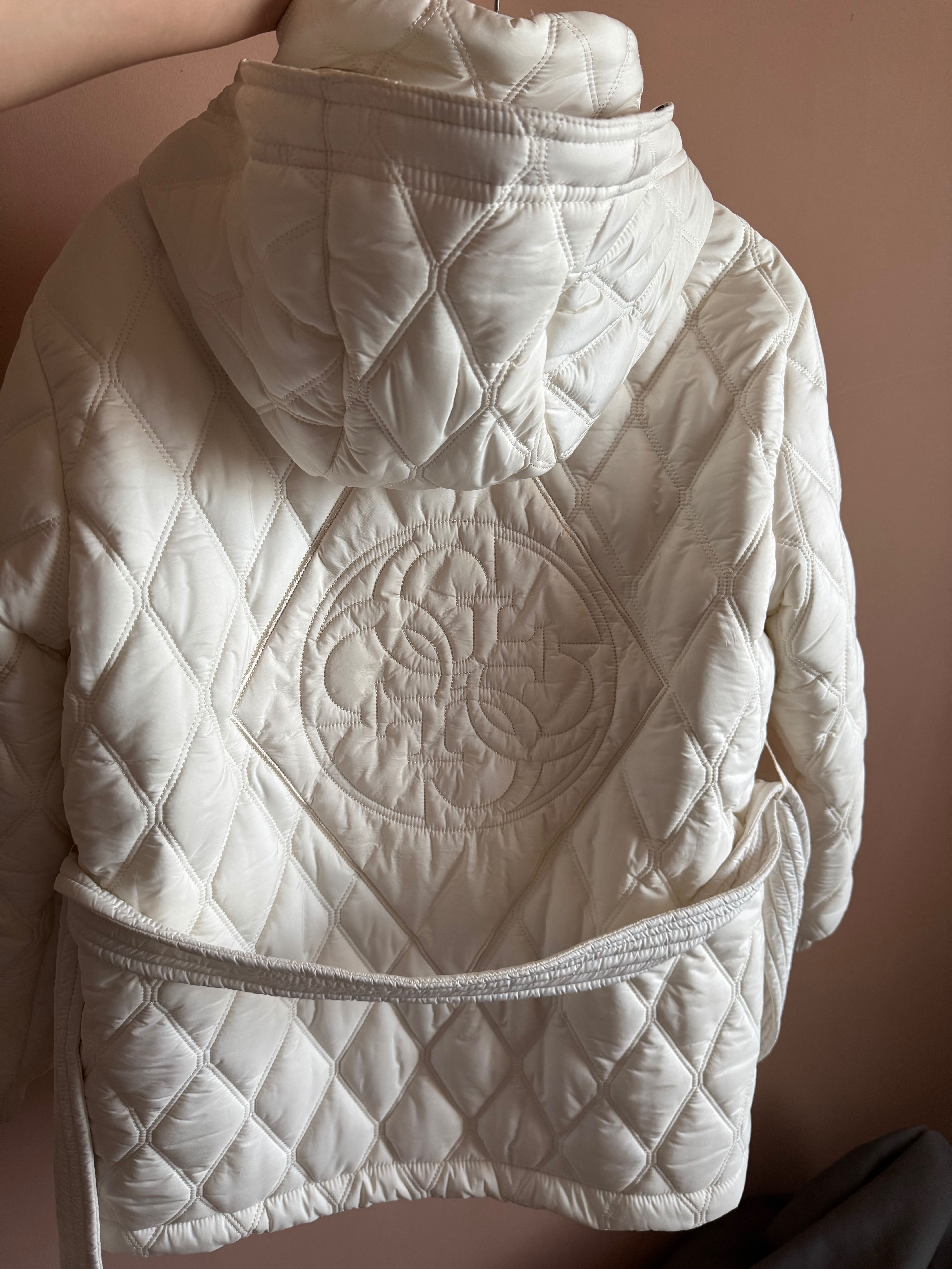 Куртка брендова Guess молочна S -M