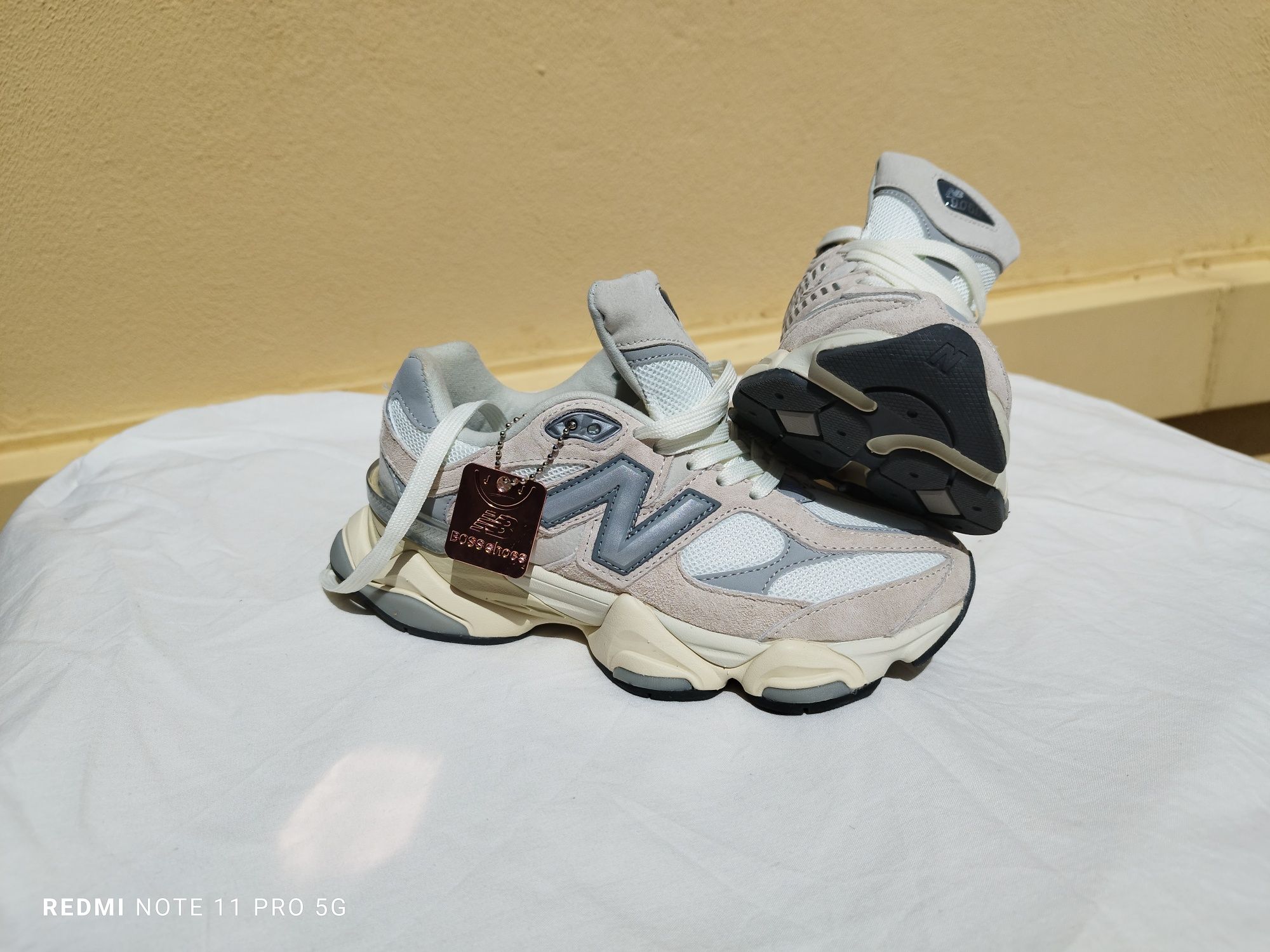 Tênis New Balance 9060