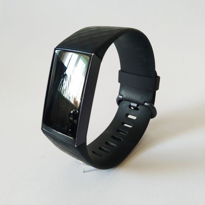 Фитнес браслет Fitbit Charge 3