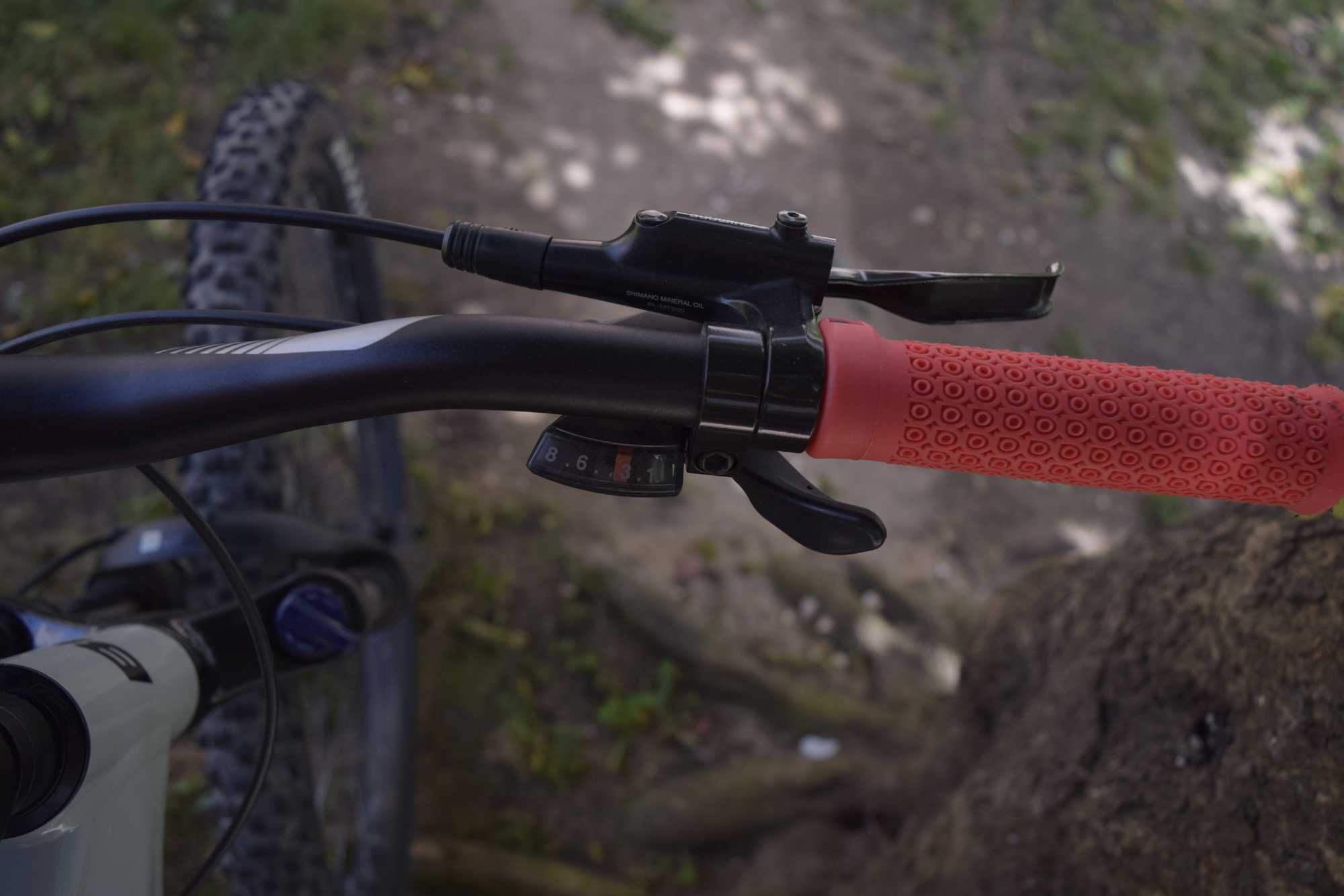 Bicicleta BH Spike 2.0 BTT com pedais como Nova